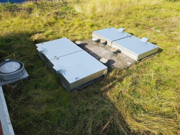 Fyra säkerhetsluckor SL monterade i oskyddat läge i Vimmerby