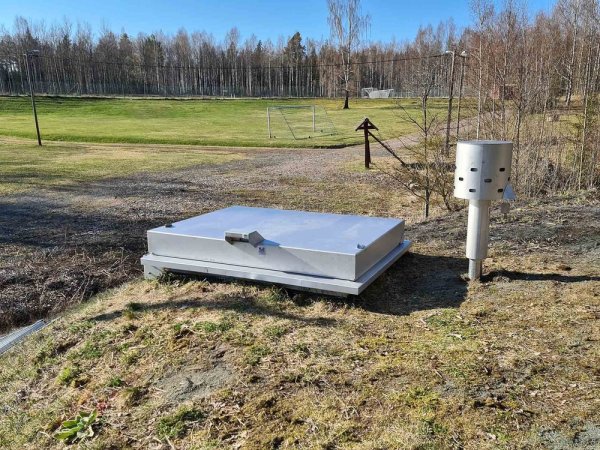 Säkerhetslucka SL och utomhusventilation monterade på reservoar