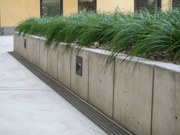 DryLine® FLEX längs planteringslåda i betong