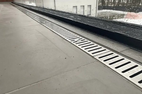 DryLine® SPA med spaltlock längs vägg
