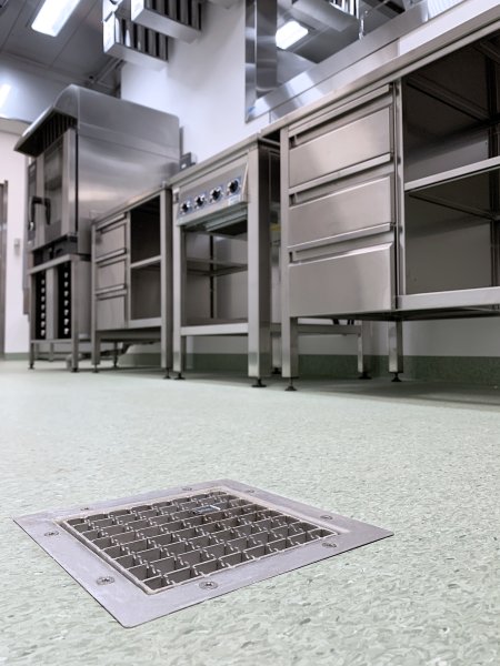 Golvbrunn FURO104 173x173mm Plastmatta utlopp 75mm