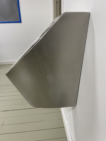 Vägghängd Urinal VU1 med dold anslutning av avlopp och vatten