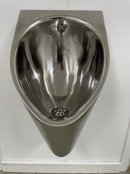 Vägghängd Urinal VU1 med dold anslutning av avlopp och vatten