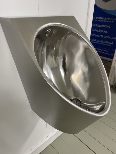 Vägghängd Urinal VU1 med dold anslutning av avlopp och vatten