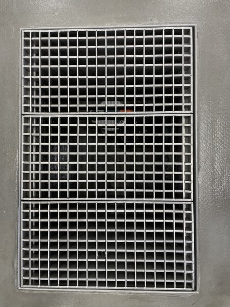 Pumpgropsbrunn med överdel i Syrafast Rostfritt stål och underdel med gjutform för betong 